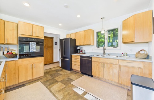 Juneau House | Waterfront 5-Bedroom Retreat w/Sauna & Firepit