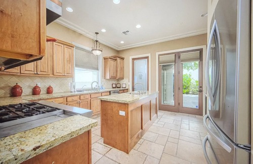 Bullhead City House | WATERFRONT! Bring your own boat! Fits large families, 3 living rooms 7 bedrooms