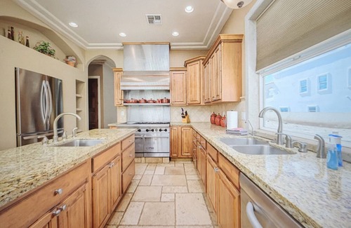 Bullhead City House | WATERFRONT! Bring your own boat! Fits large families, 3 living rooms 7 bedrooms