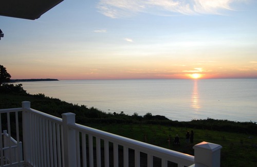 Greenport West Condo | Waterfront Condo C204 At The Cliffside Resort With Amazing Water & Sunset Views