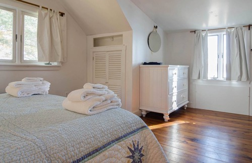 Freeport Cottage | Waterfront Cottage: Spectacular Views! Includes Kayaks, Grill, Fire Pit