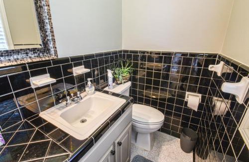 Northport House | Waterfront Home with Spacious Outdoor Deck Boat Slip