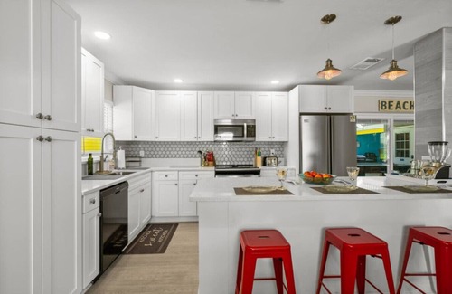 Caloosahatchee House | Waterfront Home with Pool & Boat Slip