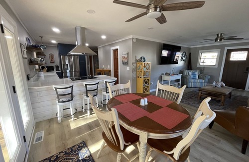 Reed Creek Cottage | Waterfront Lake Hartwell High-End RENOVATED Cottage - 3/1 w/amazing DEEP WATER