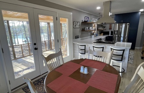 Reed Creek Cottage | Waterfront Lake Hartwell High-End RENOVATED Cottage - 3/1 w/amazing DEEP WATER