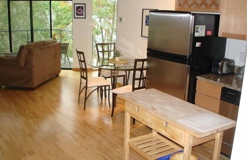 Old Town Chinatown Condo | Waterfront Panoramic Views Downtown PDX 2bd 2BA