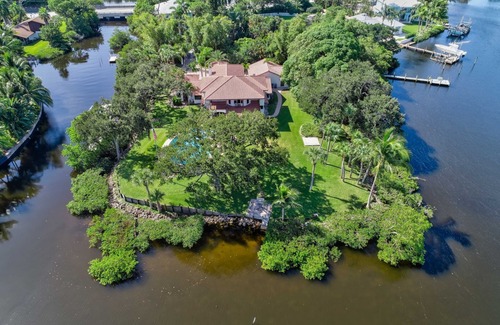 Jupiter House | Waterfront, spectacular peninsula property views all directions, dock, sleep 16