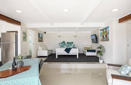 Blackwall Apartment | Waterfront Studio by HolidayCo.