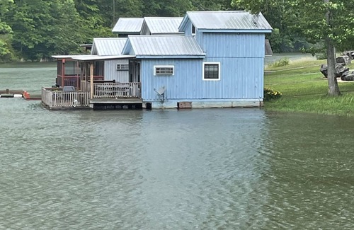 Rising Fawn Cabin | Waterfront Tiny Fishing Cabin -30 minutes from Chattanooga
