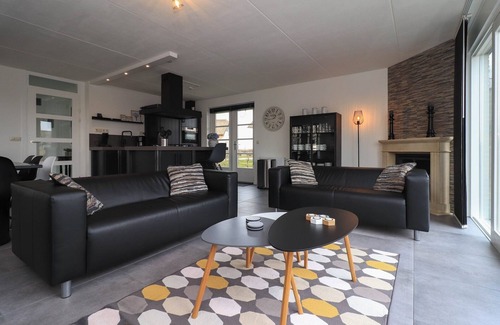 Makkum Villa | Waterfront Villa with Sauna