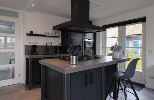 Makkum Villa | Waterfront Villa with Sauna