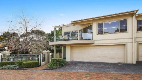 Terrigal House | Watermark #17 Pool In Complex Accom Holidays