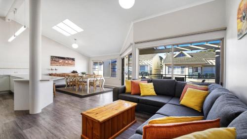 Terrigal House | Watermark #17 Pool In Complex Accom Holidays