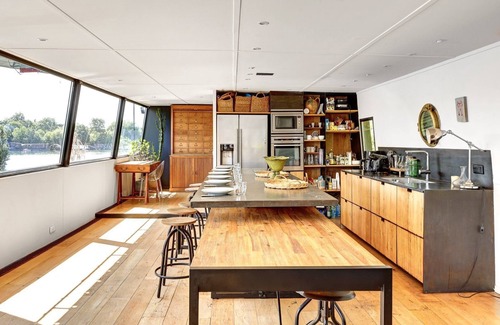 Boulogne-Billancourt Boat Rental | Waterside Retreat – Calm & Elegance in Saint-Cloud