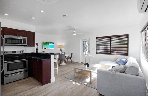 North Beach Apartment | Waves on Walnut