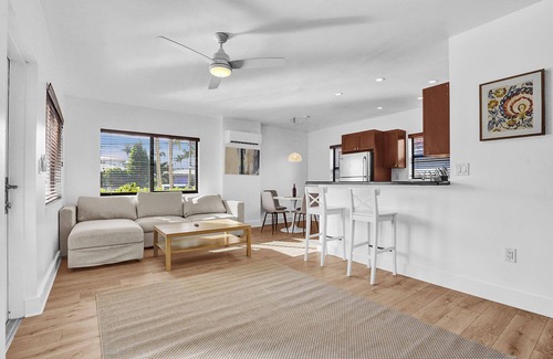 North Beach Apartment | Waves on Walnut