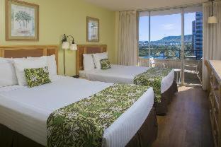 Waikiki Hotel | Wayfinder Waikiki - Voted Top 10 Best Hotels in Hawaii!