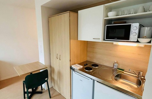 Barbatre Apartment | We Live In R - Suite 202
