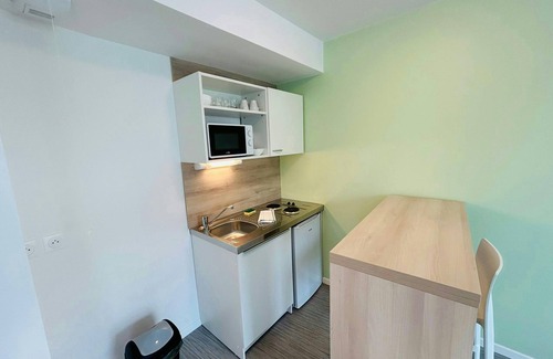 Barbatre Apartment | We Live In R - Suite 203
