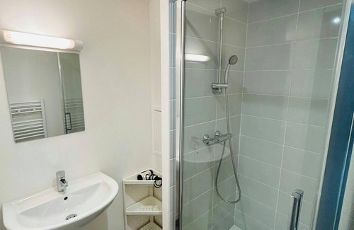 Barbatre Apartment | We Live In R - Suite 203