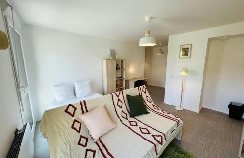 Barbatre Apartment | We Live In R - Suite 303