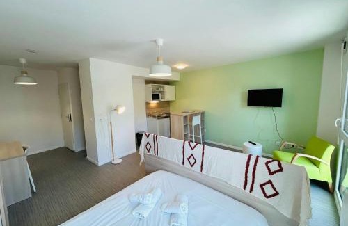 Barbatre Apartment | We Live In R - Suite 303