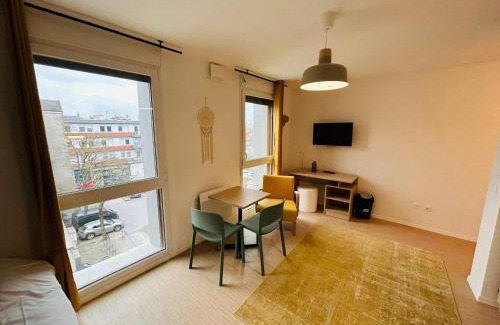 Barbatre Apartment | We Live In R - Suite 402