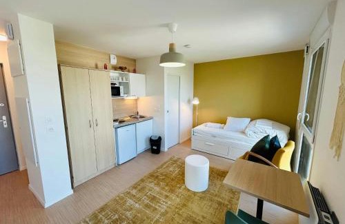 Barbatre Apartment | We Live In R - Suite 402