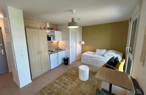Barbatre Apartment | We Live In R - Suite 402