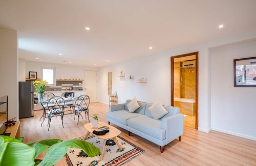 Van Mieu Apartment | Wecozy Hanoi - Railway Side, The Old Quarter