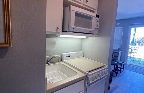 North Shore Condo | Week-end special - Fri, Oct 3, 2025 -Sun, Oct 5, 2025