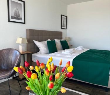 Gluecksburg Apartment | Weitblick - mit Strandkorb, mehr Meer geht nicht