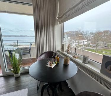 Gluecksburg Apartment | Weitblick - mit Strandkorb, mehr Meer geht nicht