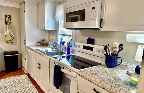 Prattville House | Welcome to Granny's house. Pet friendly!