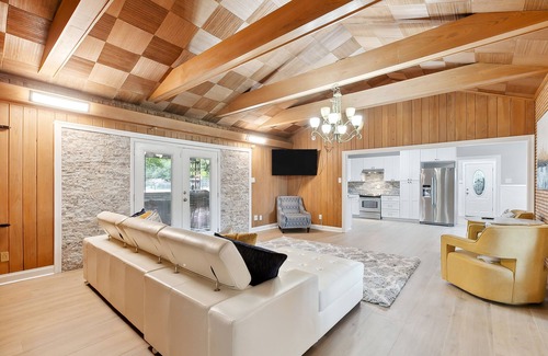 Mid City North House | Welcome to The Henderson House! Great for large groups and commercial housing!