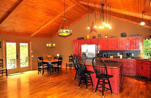 Clarkesville Cabin | Welcome to the Red Star Lodge near Helen, Georgia, a friends and family retreat!