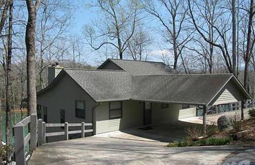 Hayesville House | Welcome to The Treehouse on Lake Chatuge!