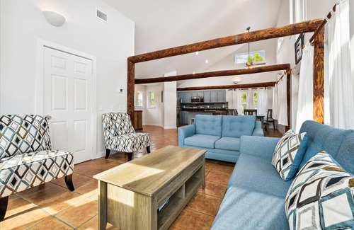 Plantation House | Welcome to The Lazy Dolph-Inn!