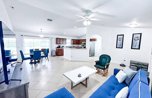 Port Charlotte Villa | Welcome to Your Riverside Retreat!