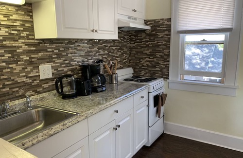 Historic Uptown Apartment | Well-appointed apartment close to the waterfront and downtown