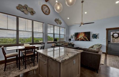 Fredericksburg House | West End Nest with Hot Tub!