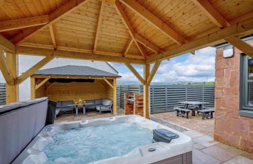 Alexandria House | Westertonhill 3 Double Bed Lodge Sleeps 8 With Hot Tub Hire Available