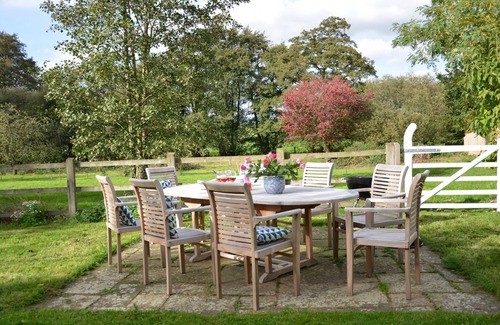 Walpole Cottage | WHEELWRIGHT'S BARN, pet friendly, with open fire in Halesworth