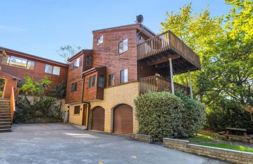Jindabyne Ski Chalet | Whispering Pines 4