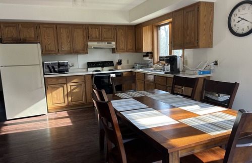 Sturgeon Bay House | Whispering Pines By The Bay, quiet seclusion near water and town