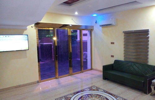 Alimosho Hotel | White Court View Hotel