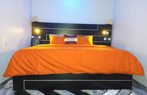 Alimosho Hotel | White Court View Hotel