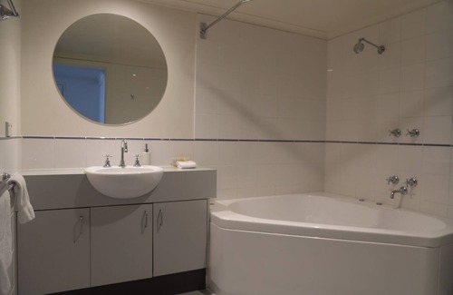 Hotham Heights Apartment | White Crystal 110- ski-in ski-out