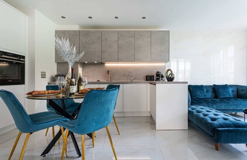 Stratford Apartment | White Elegant Tranquility, Park Side Life