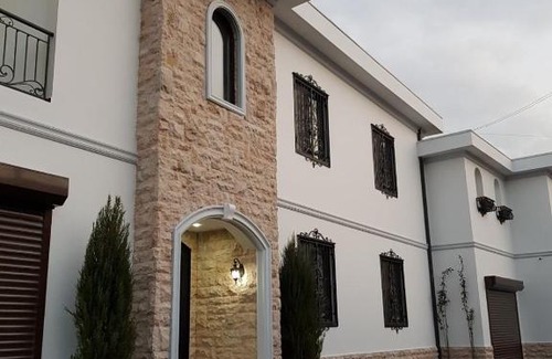 Kentron Villa | White House